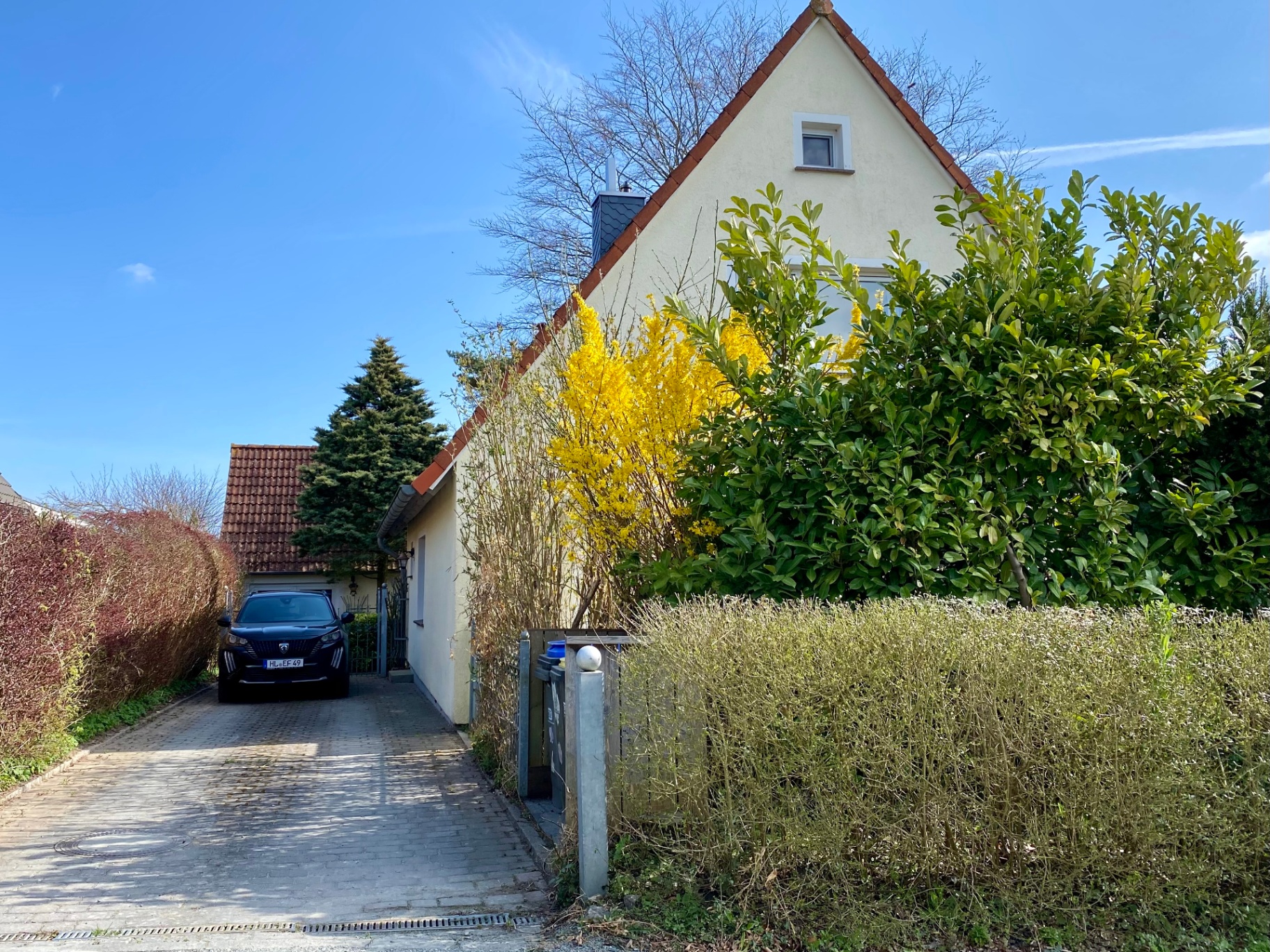 Private Parkplätze und Einfahrt direkt am Ferienhaus in Scharbeutz